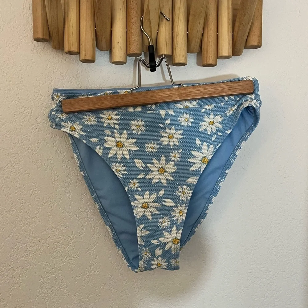Xhileration women size medium swim bottom floral